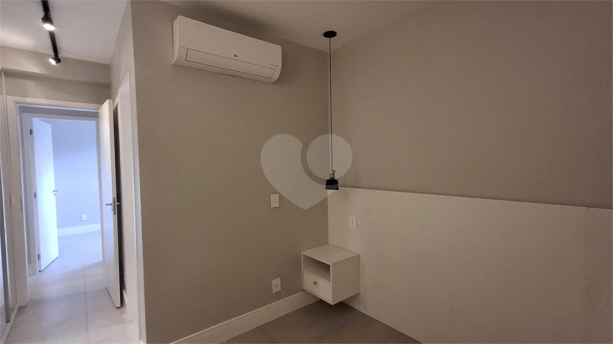 Apartamento com 2 vagas no Campo Belo
