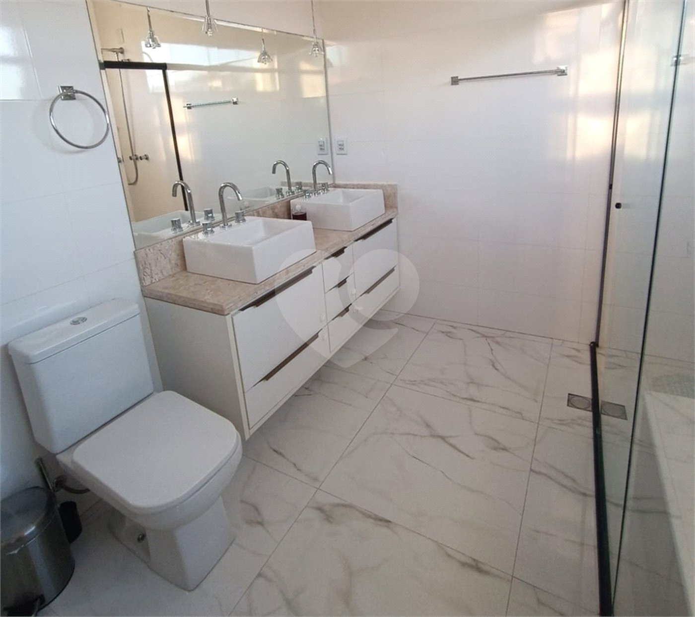 Casa à venda com 3 suítes no condomínio Granja Deolinda, Sorocaba - SP