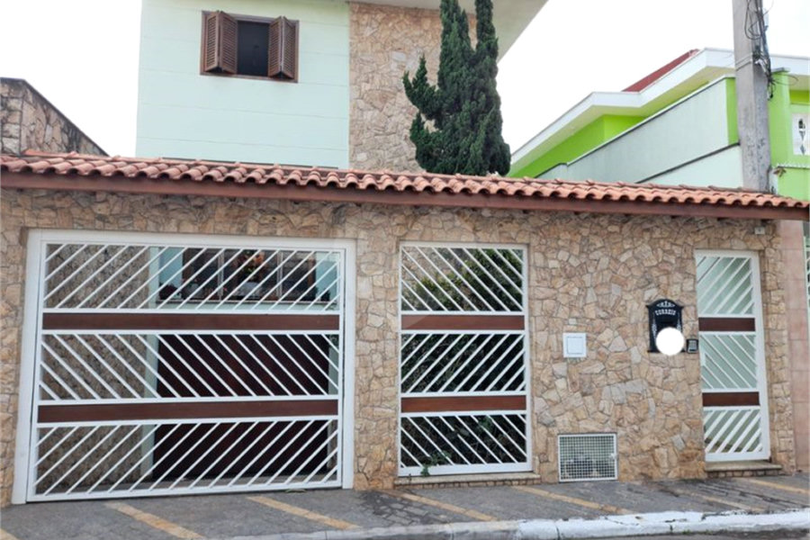 Sobrado à venda com 3 suítes em Vila Romero, São Paulo, SP