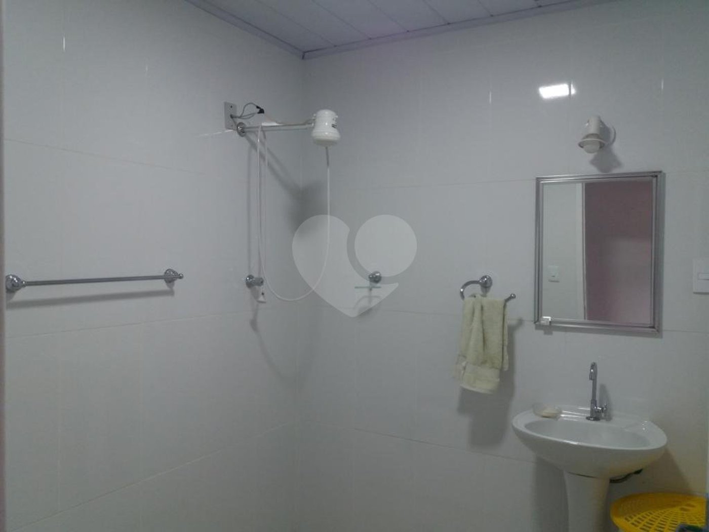 Casa à venda com 4 quartos, sendo 1 suíte,  em Jardim Helga, São Paulo, SP