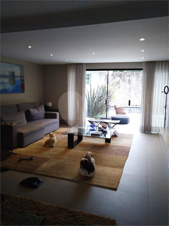 Casa à venda com 4 quartos, sendo 3 suítes, em Vila Tramontano, São Paulo, SP