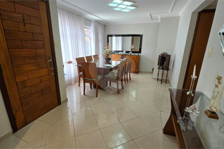 Sobrado à venda com 4 quartos, sendo 1 suíte, em Jardim Regina, São Paulo, SP