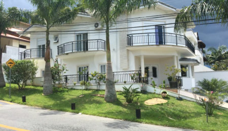 Casa à venda com 3 suítes no condomínio Aruã, Mogi das Cruzes - SP