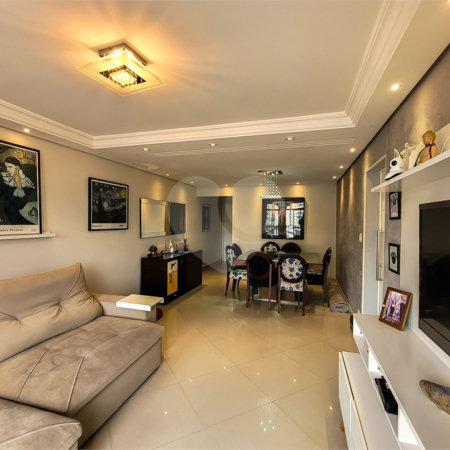Apartamento de 143m² com 3 dormitórios e 2 vagas de garagem.
