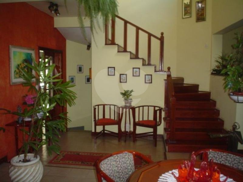 Sobrado à venda com 4 quartos, sendo 3 suítes, em Jardim São Bento, São Paulo, SP