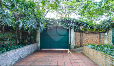 Casa Térrea à venda com 3 suítes em Jardim dos Estados, São Paulo, SP