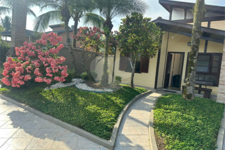 Casa à venda com 3 quartos, sendo 1 suíte,  no condomínio Morada da Praia, Bertioga - SP