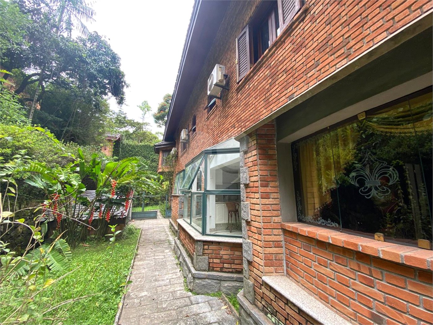 Casa à venda ou para alugar com 5 quartos, sendo 3 suítes,  em Fazenda Morumbi, São Paulo, SP