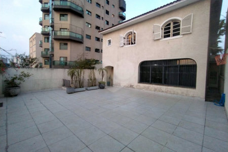 Sobrado à venda com 4 quartos, sendo 2 suítes, em Vila Paulicéia, São Paulo, SP