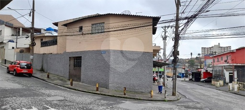 Sobrado à venda com 6 quartos em Jardim Quarto Centenário, Mauá, SP