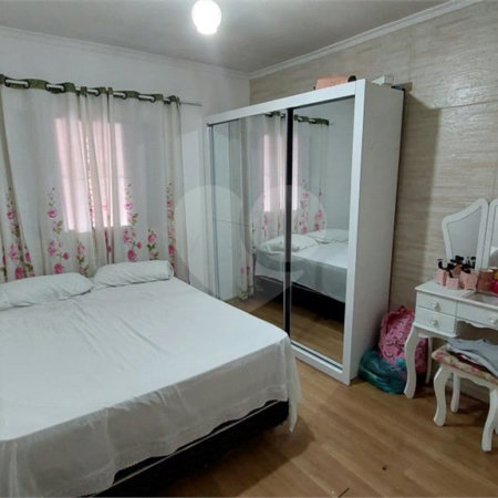 Casa à venda com 3 quartos, sendo 1 suíte,  em Vila Nivi, São Paulo, SP