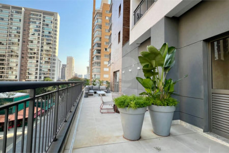 Apartamento à venda com 2 quartos em Moema, São Paulo, SP