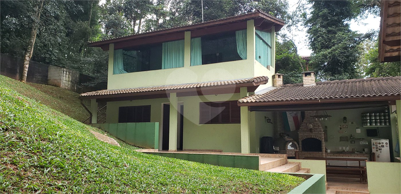 Casa à venda com 3 quartos, sendo 1 suíte, no condomínio Alpes da Cantareira, Mairiporã - SP