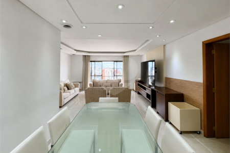 Apartamento à venda com 4 quartos, sendo 1 suíte, em Moema, São Paulo, SP