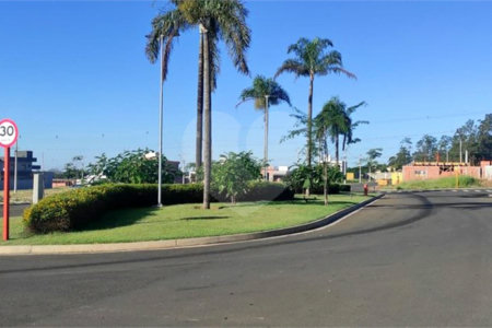 Terreno de 274,68 m² no Residencial Villeneuve