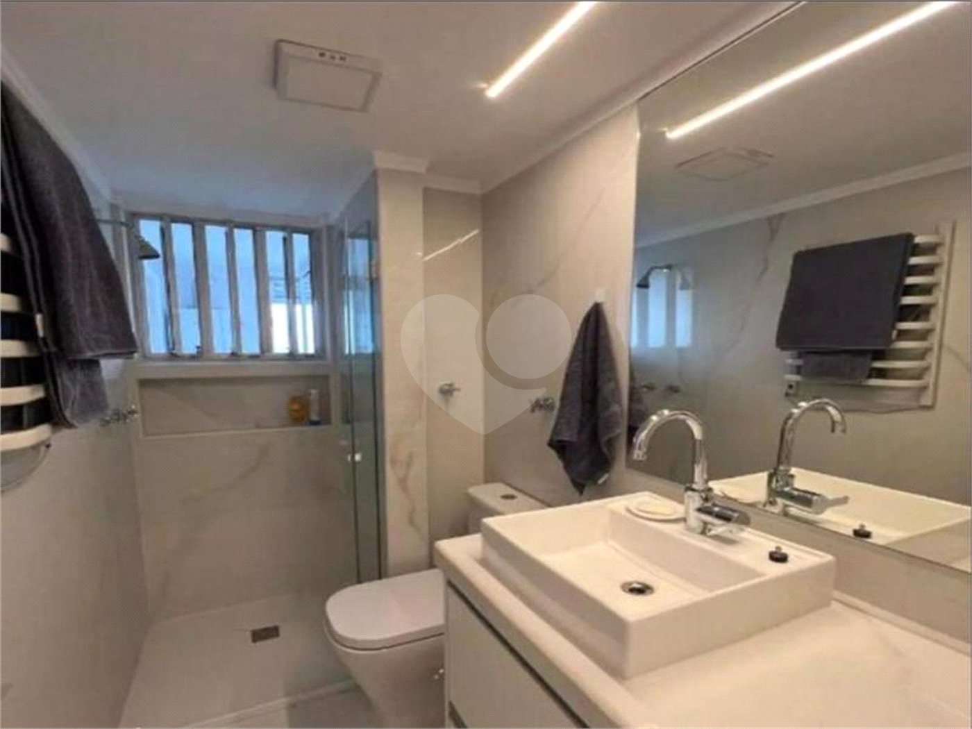 Apartamento à venda com 3 quartos, sendo 1 suíte, em Moema, São Paulo, SP