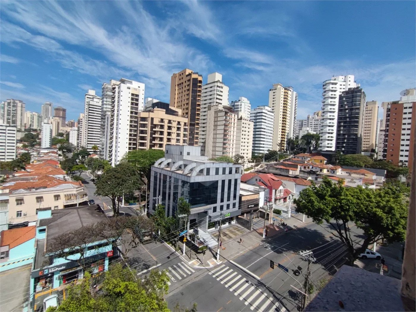 Apartamento para venda e locação na Aclimação de 108m² com 2 dormitórios e 2 banheiros, varanda