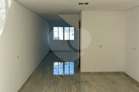 Sobrado à venda com 3 quartos, sendo 1 suíte, em Calmon Viana, Poá, SP