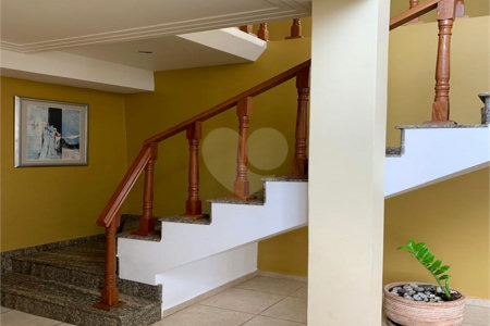 Sobrado à venda com 4 quartos, sendo 3 suítes,  no Centro, Jarinu, SP