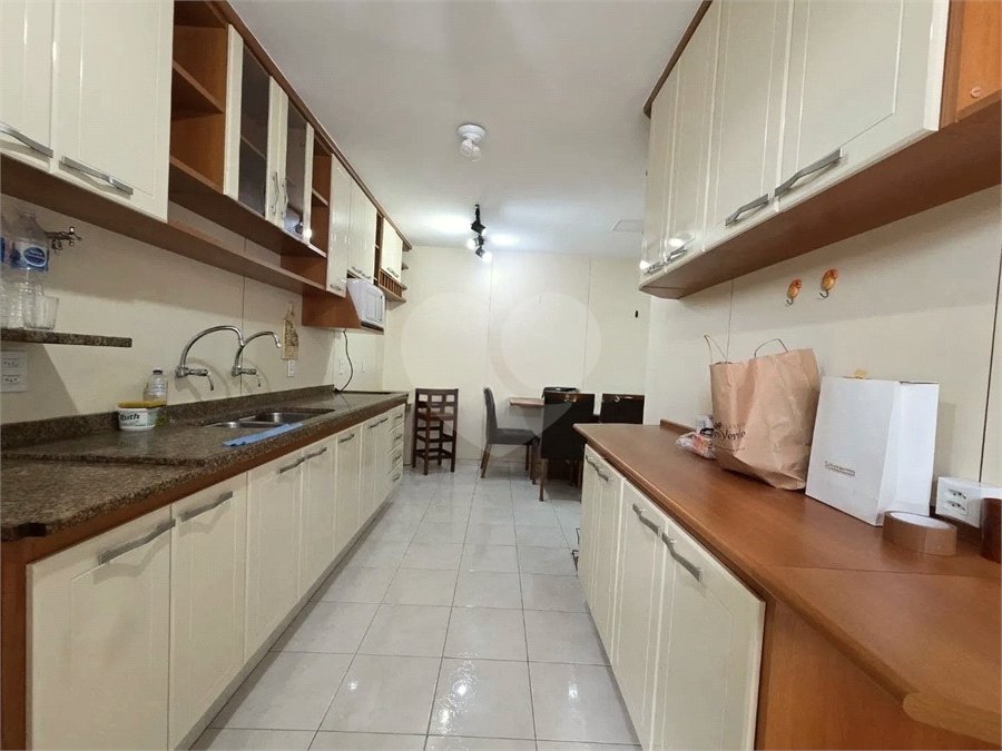 Apartamento à venda com 2 quartos, sendo 1 suíte,  em Laranjeiras, Rio de Janeiro, RJ