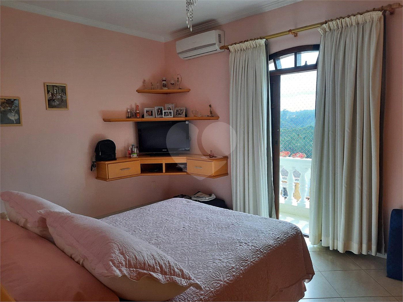 Sobrado à venda com 4 quartos, sendo 3 suítes, em Região Central, Caieiras, SP