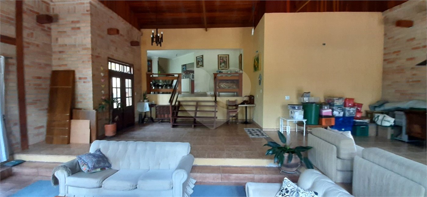 Casa à venda ou para alugar com 3 quartos, sendo 1 suíte, no condomínio Alpes de Caieiras, Caieiras - SP