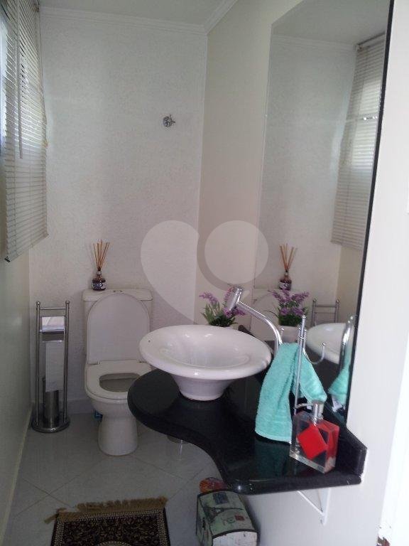 Casa à venda com 4 quartos, sendo 2 suítes, no condomínio Travessa Mário Antônio Correia,174, São Paulo - SP
