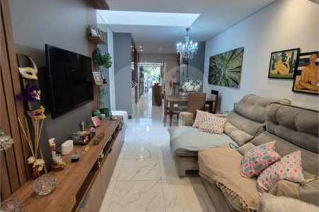 Sobrado à venda com 3 suítes em Vila Nivi, São Paulo, SP