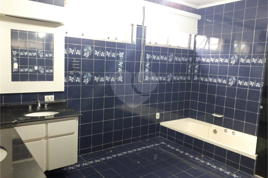 Sobrado à venda com 5 quartos, sendo 3 suítes, em Tremembé, São Paulo, SP