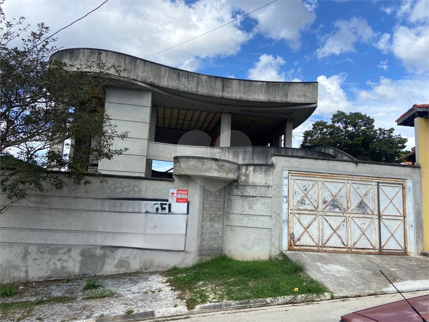 Sobrado à venda com 6 quartos, sendo 2 suítes, em Vila Áurea, Poá, SP