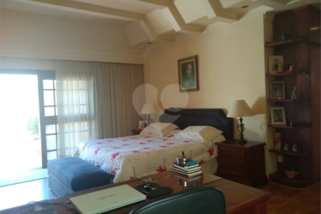 Casa à venda com 4 quartos, sendo 2 suítes, no condomínio Osato, Atibaia - SP