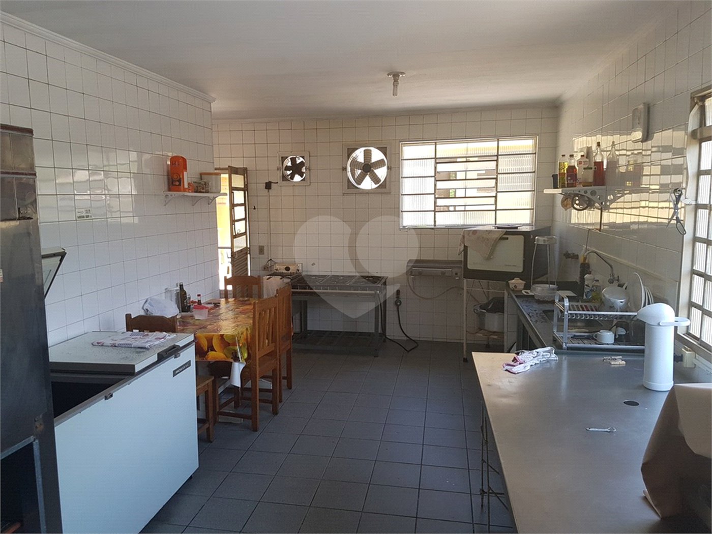 Hotel à venda com 14 quartos, sendo 13 suítes, em Rainha, Louveira, SP