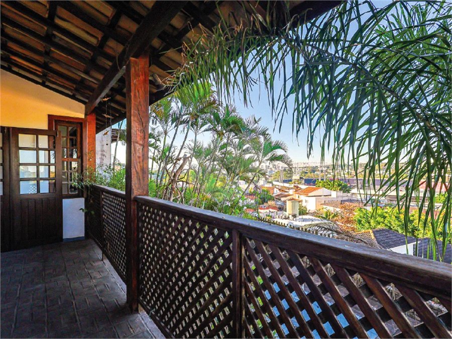 Sobrado à venda com 3 quartos, sendo 1 suíte,  em Jardim Leonor, São Paulo, SP