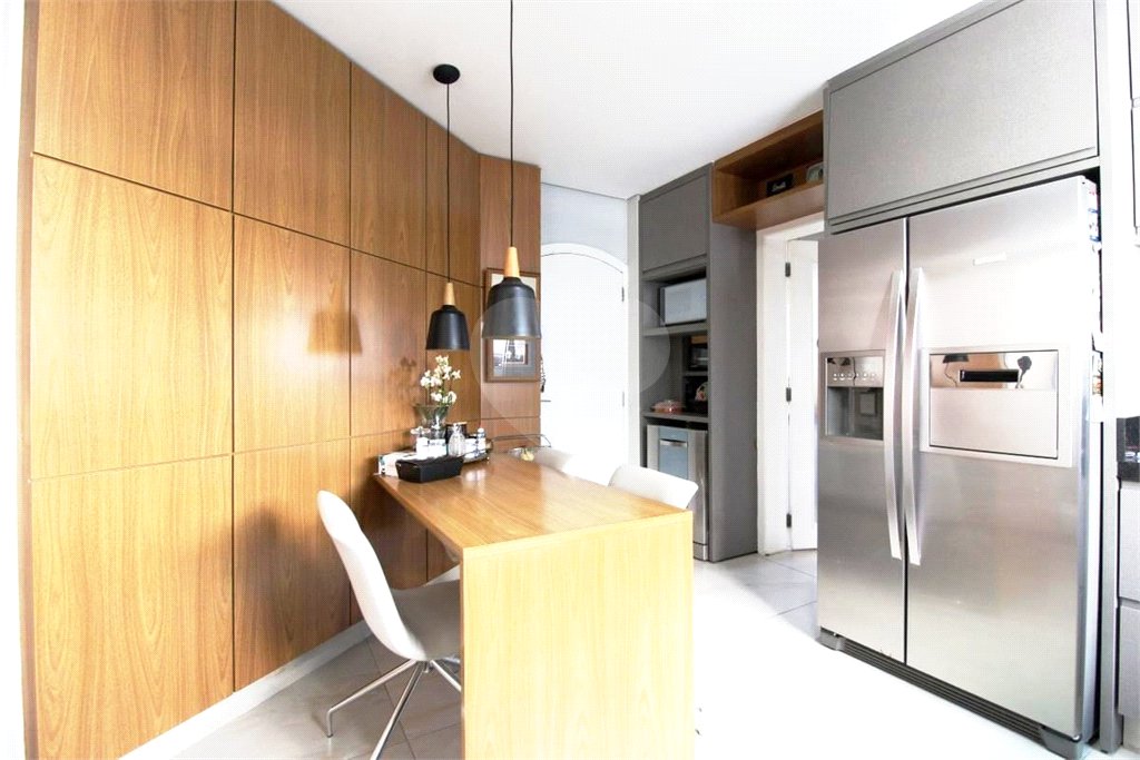 Apartamento à venda com 3 quartos, sendo 1 suíte, em Indianópolis, São Paulo, SP