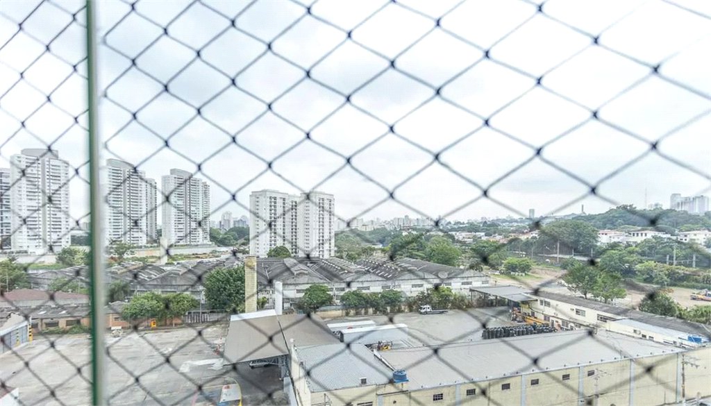 Apartamento à venda com 3 quartos, sendo 1 suíte, em Vila Anastácio, São Paulo, SP