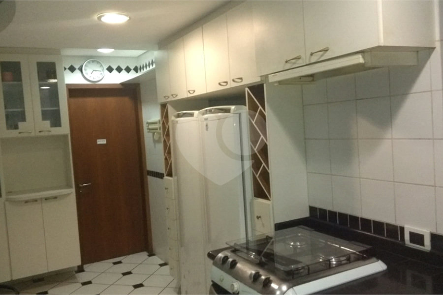 Casa à venda com 4 quartos, sendo 2 suítes, no condomínio Champs Elysees Village, Mairiporã - SP