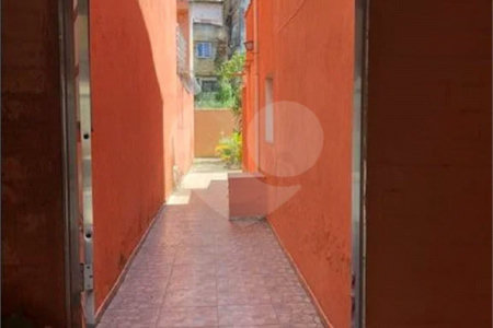 Sobrado à venda com 2 quartos em Vila Vitório Mazzei, São Paulo, SP