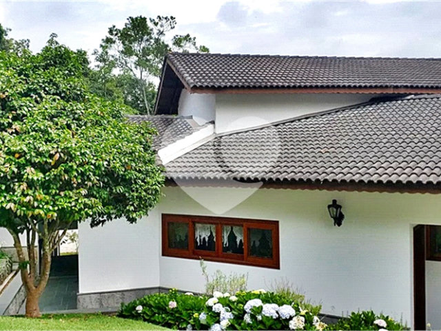 Casa à venda com 4 suítes no condomínio Alpes da Cantareira, Mairiporã - SP