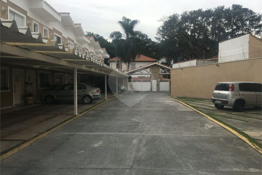 Casa à venda com 3 quartos, sendo 1 suíte, no condomínio Cond Res Paineiras, São Paulo - SP