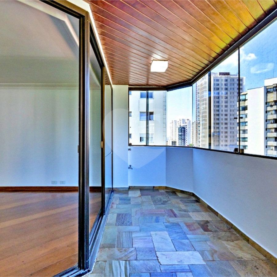Apartamento à venda com 3 suítes em Campo Belo, São Paulo, SP