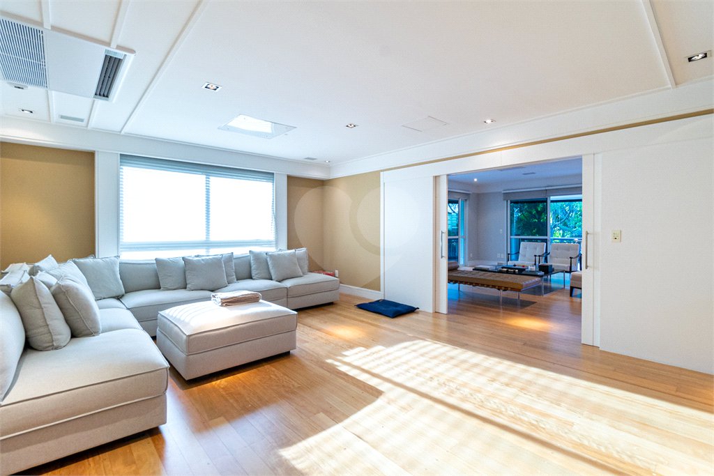 Apartamento à venda com 5 suítes em Moema, São Paulo, SP