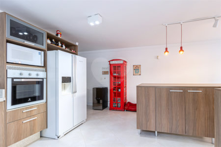Casa à venda com 3 quartos, sendo 1 suíte, em Alto da Boa Vista, São Paulo, SP
