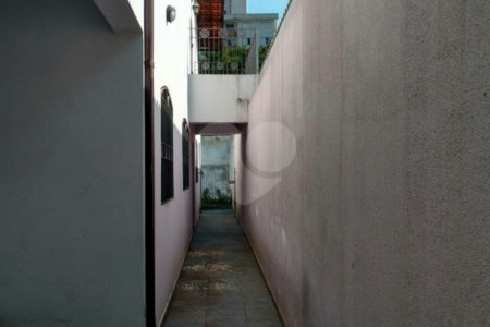 Sobrado à venda com 4 quartos, sendo 1 suíte, em Vila Vitório Mazzei, São Paulo, SP