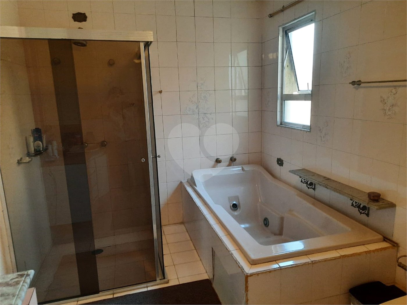 Sobrado à venda com 5 quartos, sendo 3 suítes, em Jardim Marajoara, São Paulo, SP