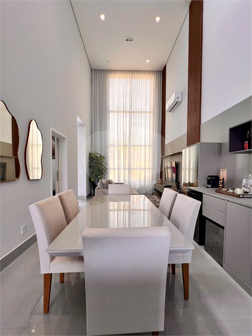 Casa à venda com 3 suítes no condomínio Residencial Mont'alcino, Valinhos - SP