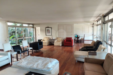 Casa à venda com 3 suítes em Jardim Leonor, São Paulo, SP
