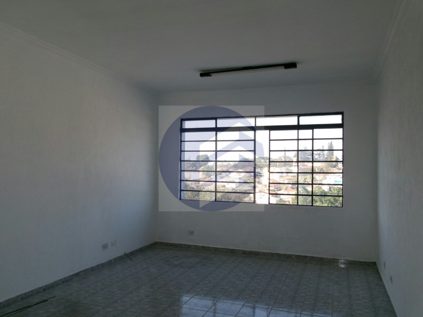 Excelente Sala Comercial para Locação – 23,5 m² na Av. Eid Mansur Cotia