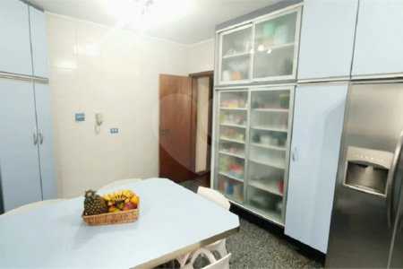 Apartamento à venda no Planalto Paulista de 147m² com 3 suítes e 3 vagas.