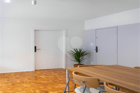 Excelente oportunidade para reformar e ficar com o apartamento dos seus sonhos!