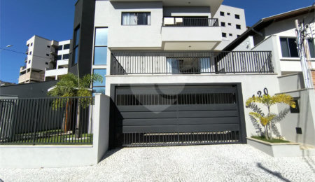 Sobrado à venda com 3 quartos, sendo 2 suítes,  em Residencial Morumbí, Poços de Caldas, MG